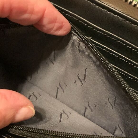 Simply Vera Vera Wang RFID blocking zipper wallet NWT - Picture 5 of 6